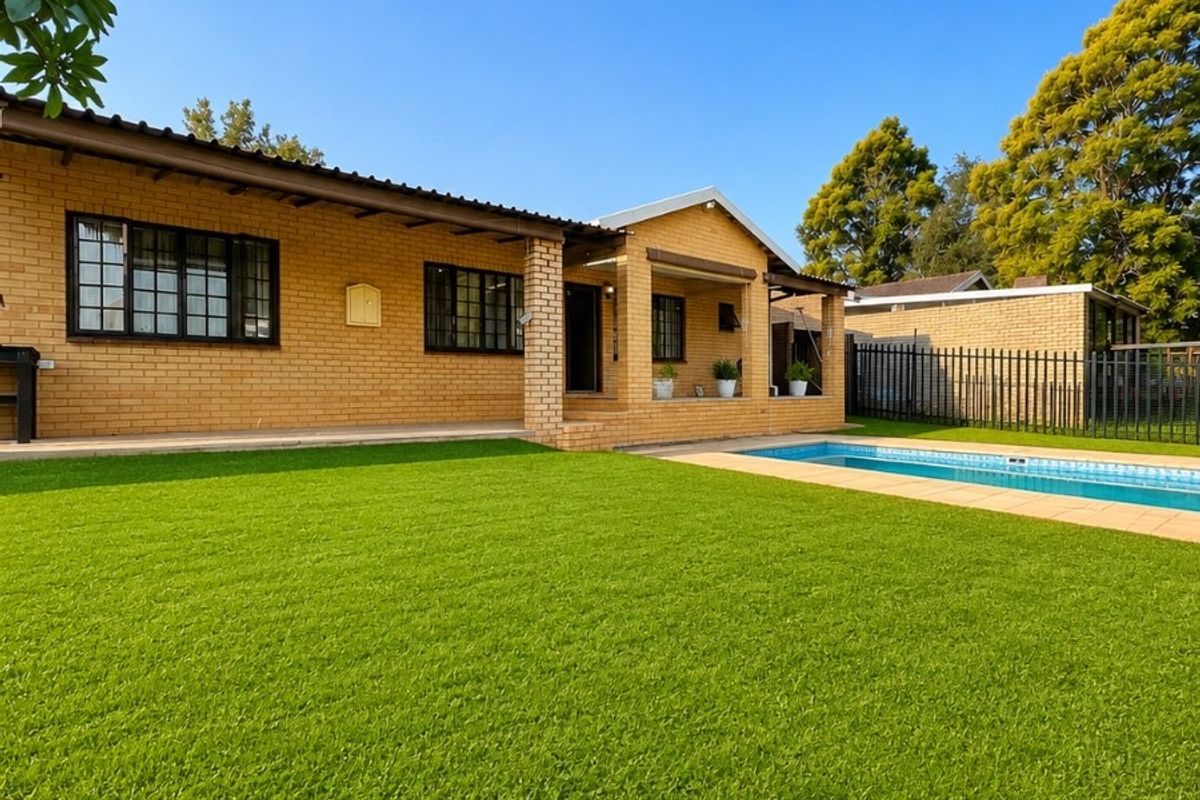 Exclusive Lifestyle Living in a Boutique Complex-Space ,Privacy ,Exceptional Value and Low Levies - Photo 2