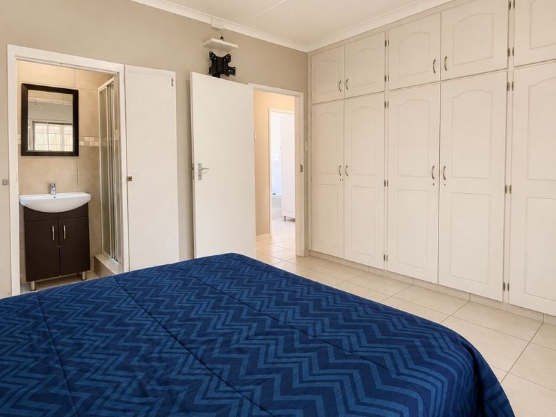 Exclusive Lifestyle Living in a Boutique Complex-Space ,Privacy ,Exceptional Value and Low Levies - Photo 10