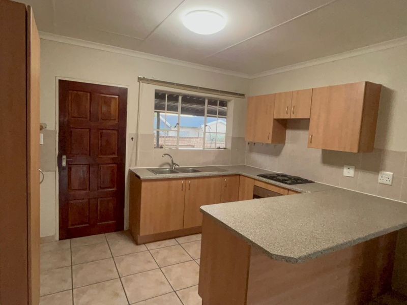 2 -Bedroom Townhouse To Rent in Sasolburg Central, Sasolburg - Photo 3
