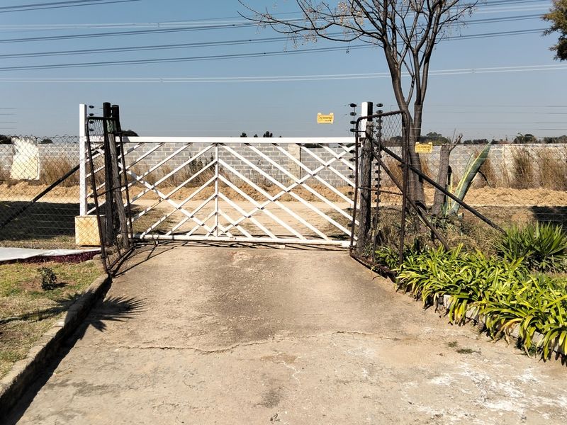Small Holding 3 bed House 1 Bed Cottage on 8.5ha Land For Sale in Knoppieslaagte, Centurion - Photo 4