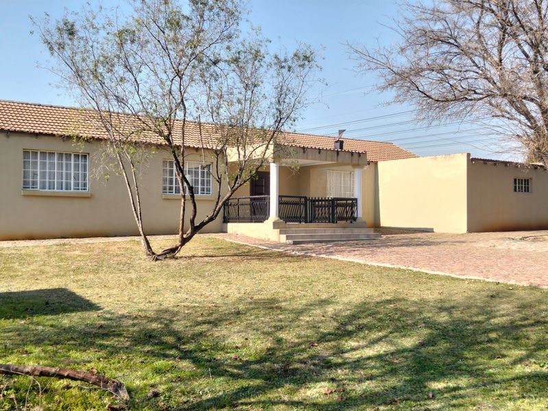 Small Holding 3 bed House 1 Bed Cottage on 8.5ha Land For Sale in Knoppieslaagte, Centurion - Photo 7