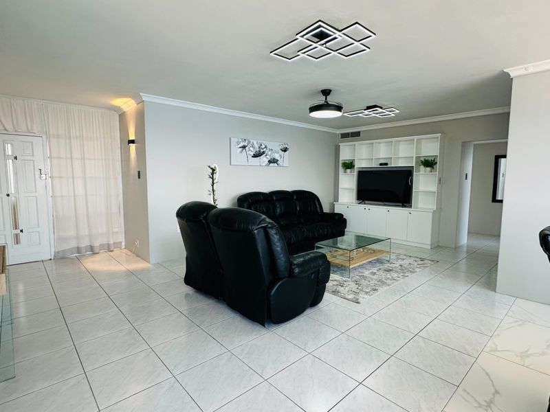 Luxury Furnished 3-Bedroom Apartment To Rent in Umhlanga Rocks! - Photo 5