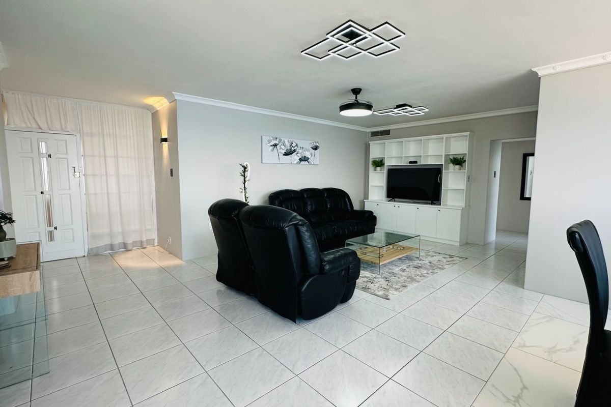 Luxury Furnished 3-Bedroom Apartment To Rent in Umhlanga Rocks! - Photo 5