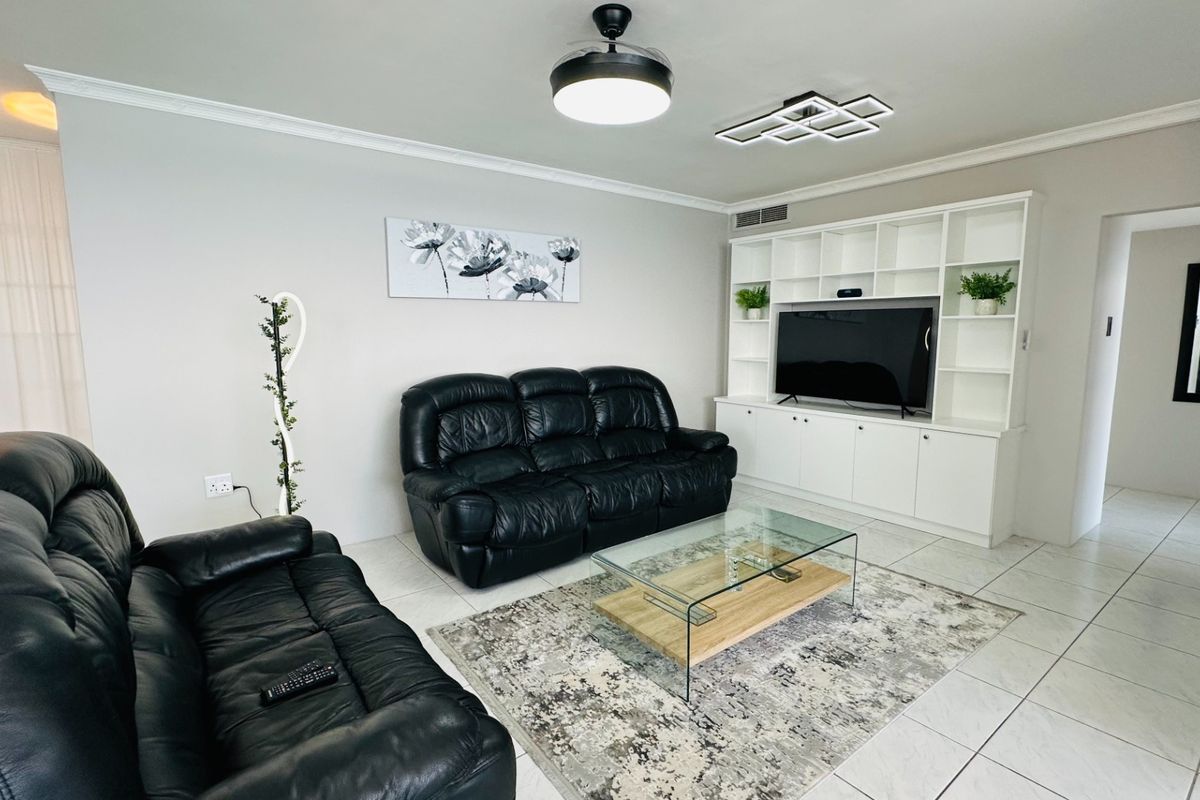 Luxury Furnished 3-Bedroom Apartment To Rent in Umhlanga Rocks! - Photo 4