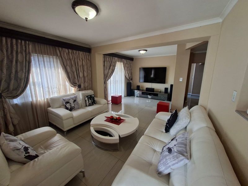 House For Sale in Reservoir Hills, Durban, KwaZulu Natal - Photo 2
