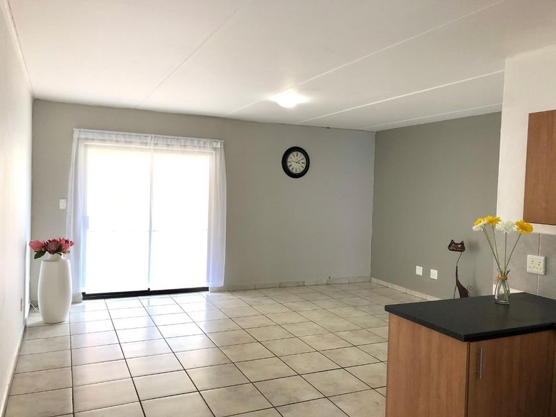 Apartment For Sale in Groblerpark, Roodepoort - Photo 2