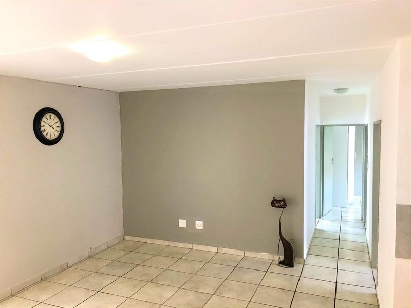 Apartment For Sale in Groblerpark, Roodepoort - Photo 7