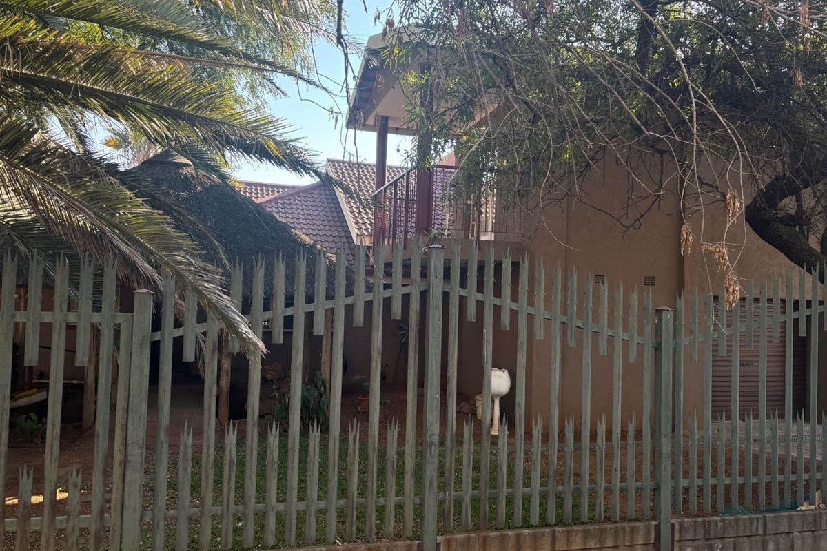 House For Sale in Vaalpark, Sasolburg - Photo 2
