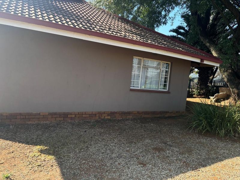 House For Sale in Vaalpark, Sasolburg - Photo 3
