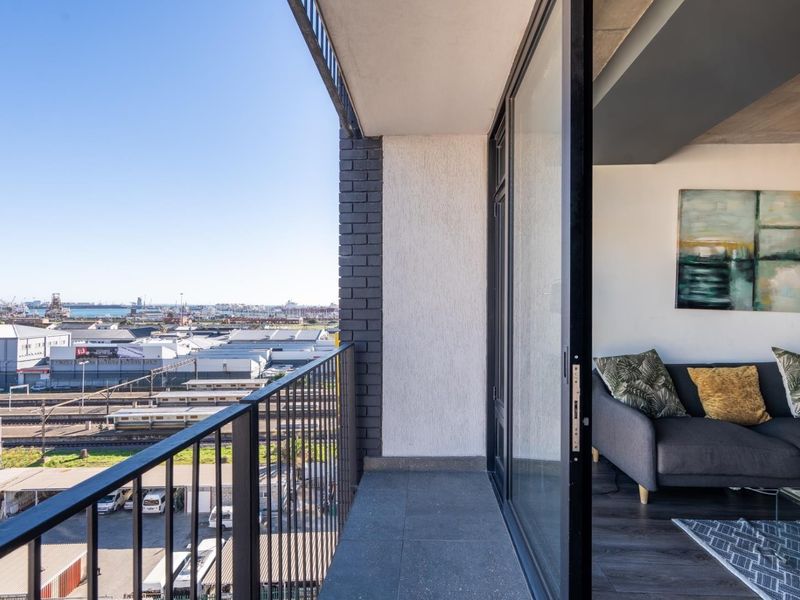 Mountain view Apartment For Sale in Woodstock, Cape Town - Photo 10