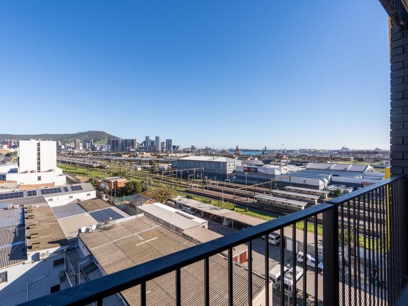 Mountain view Apartment For Sale in Woodstock, Cape Town - Photo 9