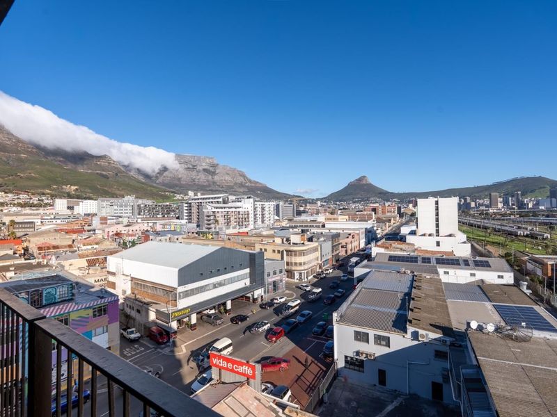 Mountain view Apartment For Sale in Woodstock, Cape Town - Photo 8