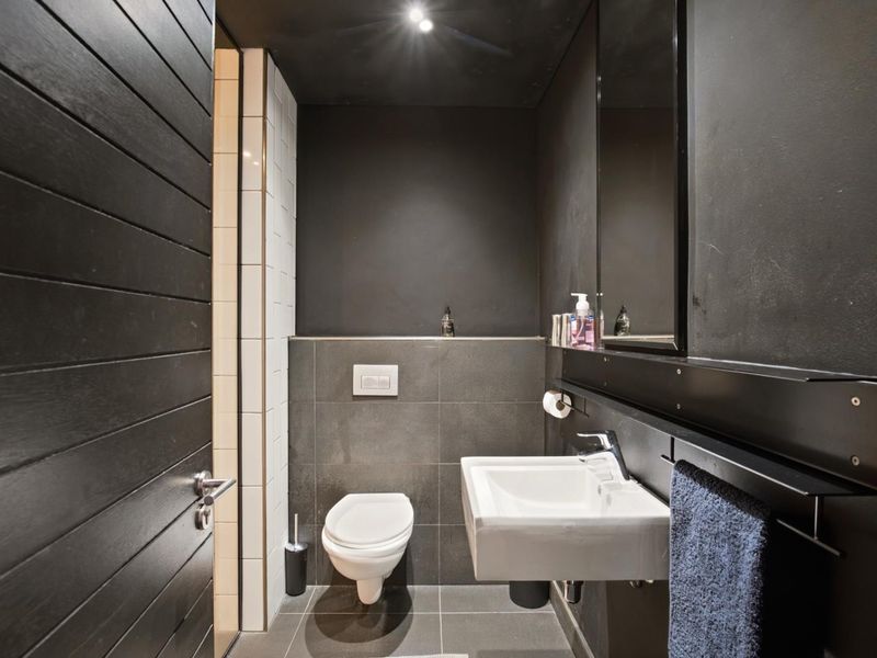 Mountain view Apartment For Sale in Woodstock, Cape Town - Photo 7