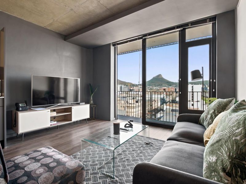 Mountain view Apartment For Sale in Woodstock, Cape Town - Photo 1