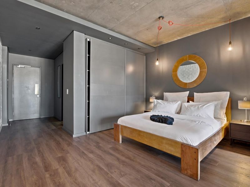 Mountain view Apartment For Sale in Woodstock, Cape Town - Photo 5