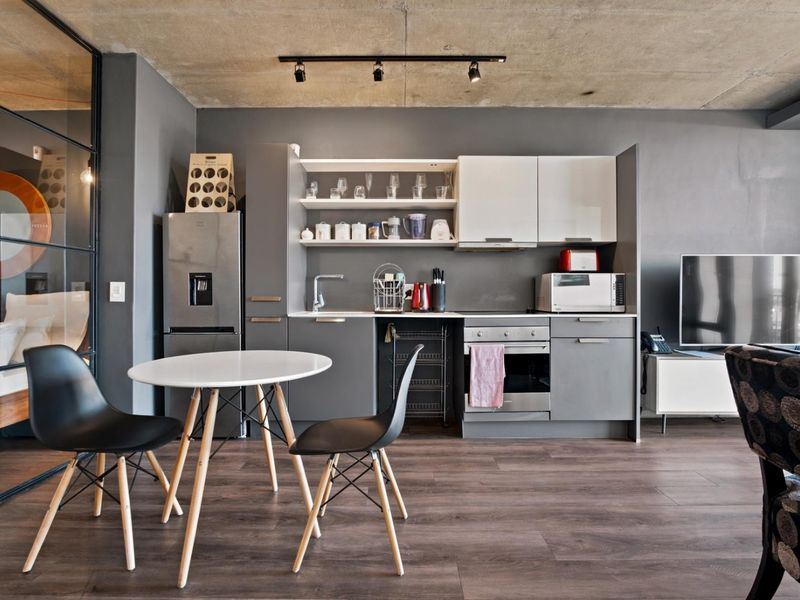 Mountain view Apartment For Sale in Woodstock, Cape Town - Photo 3