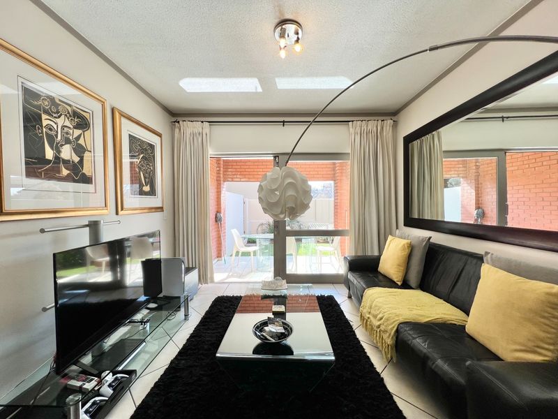 Fully Furnished One-Bedroom Garden Apartment - Photo 1