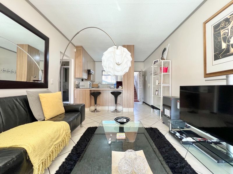 Fully Furnished One-Bedroom Garden Apartment - Photo 7