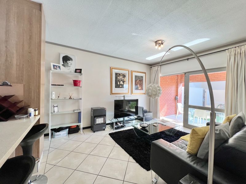Fully Furnished One-Bedroom Garden Apartment - Photo 5