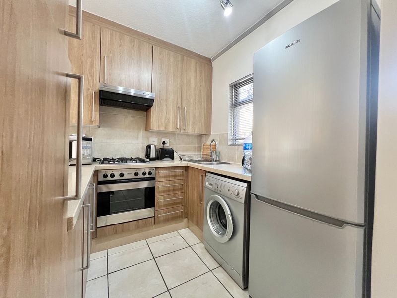 Fully Furnished One-Bedroom Garden Apartment - Photo 3