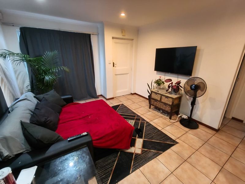 Two Bedroom House with Spacious Yard and Garage - Photo 6