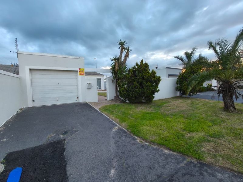 Two Bedroom House with Spacious Yard and Garage - Photo 1