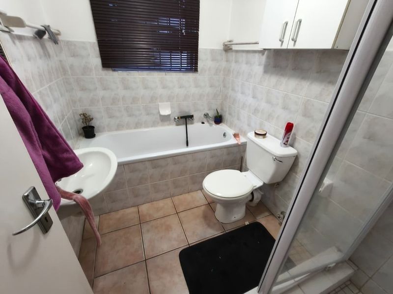 Two Bedroom House with Spacious Yard and Garage - Photo 10