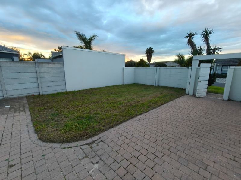 Two Bedroom House with Spacious Yard and Garage - Photo 2
