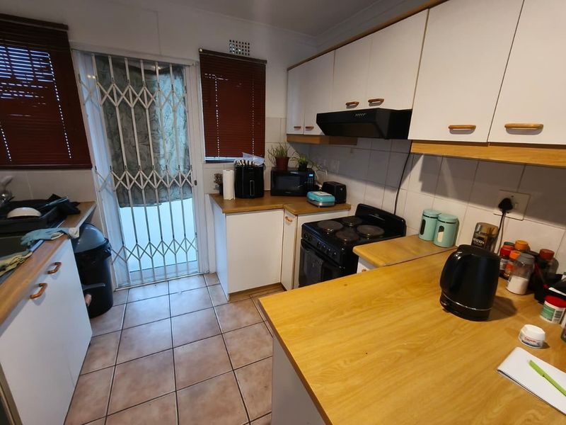 Two Bedroom House with Spacious Yard and Garage - Photo 3