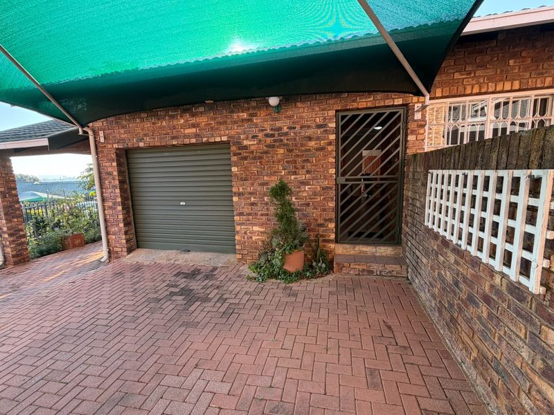 Immaculate 3 Bedroom Home with a Brand-New Designer Kitchen - Photo 3