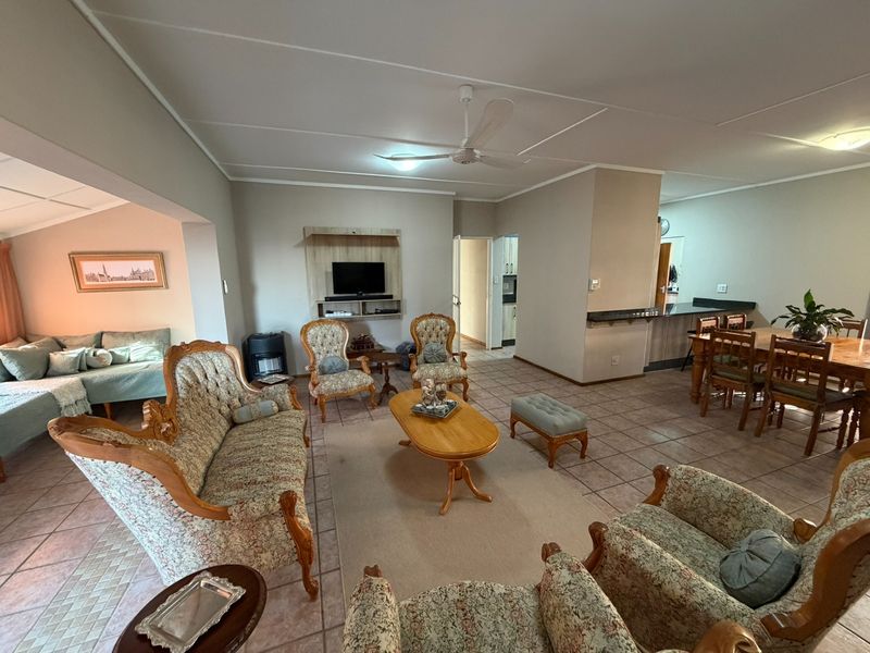 Immaculate 3 Bedroom Home with a Brand-New Designer Kitchen - Photo 10