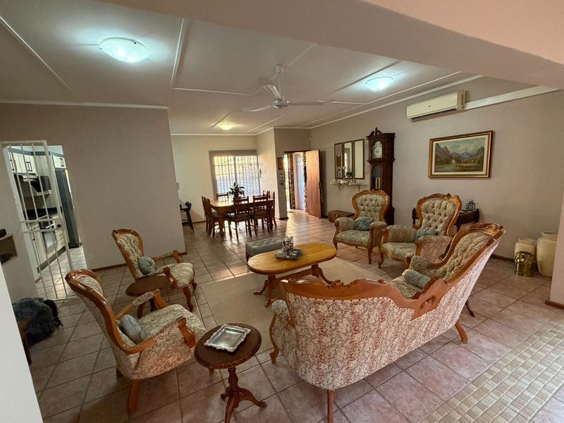 Immaculate 3 Bedroom Home with a Brand-New Designer Kitchen - Photo 9