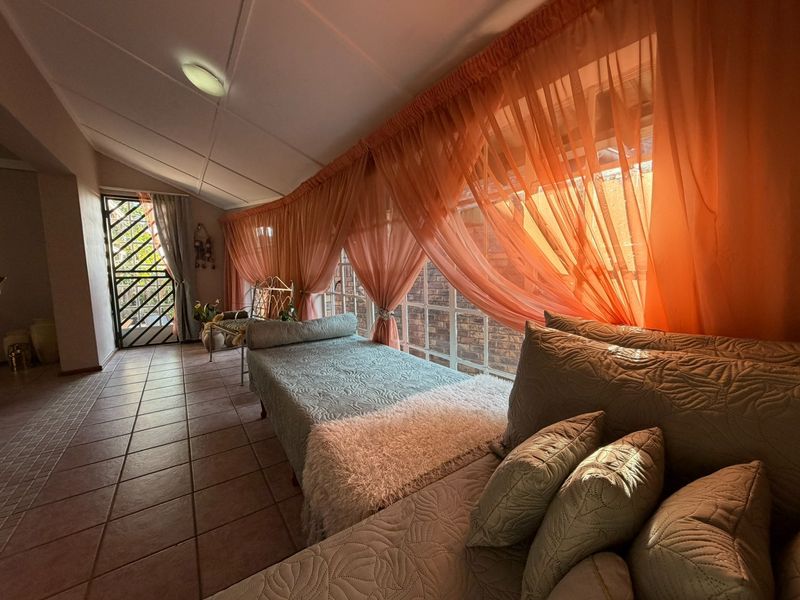 Immaculate 3 Bedroom Home with a Brand-New Designer Kitchen - Photo 8
