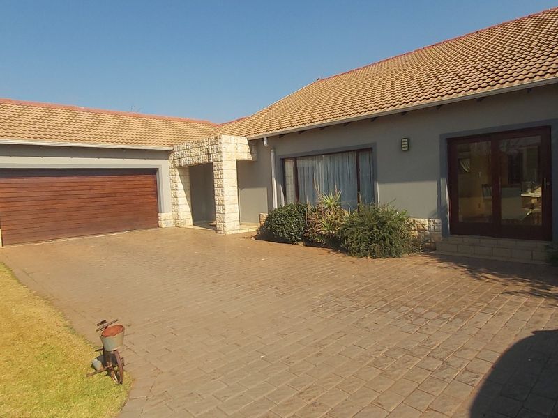 House For Sale in Henley On Klip, Meyerton - Photo 3