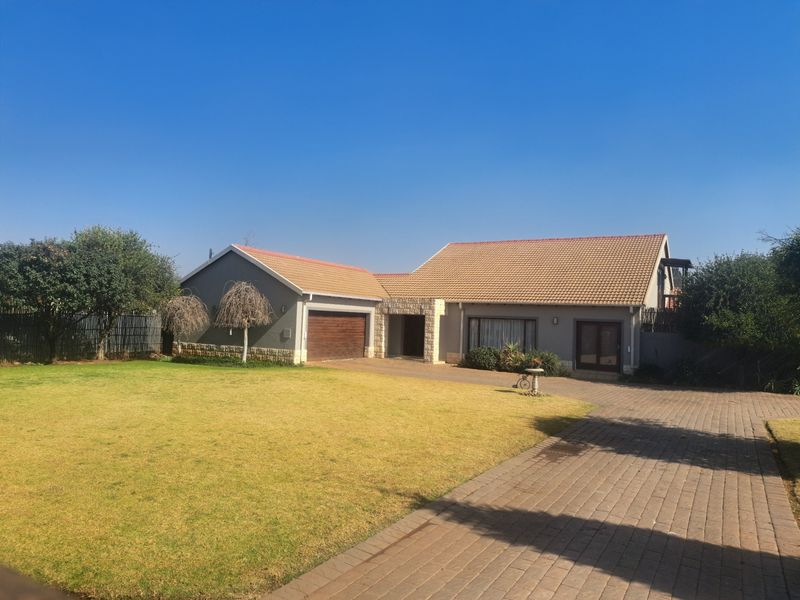 House For Sale in Henley On Klip, Meyerton - Photo 2