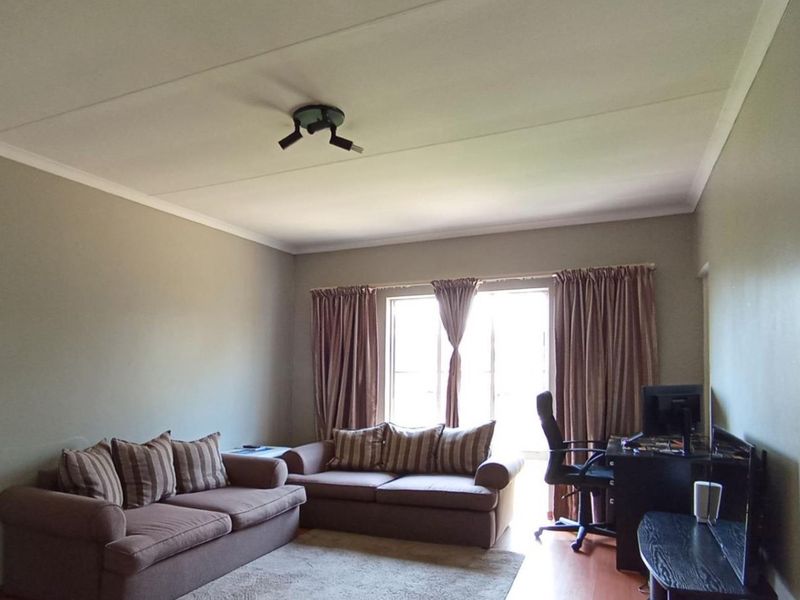 Apartment For Sale in Dunsevern, Johannesburg - Photo 1