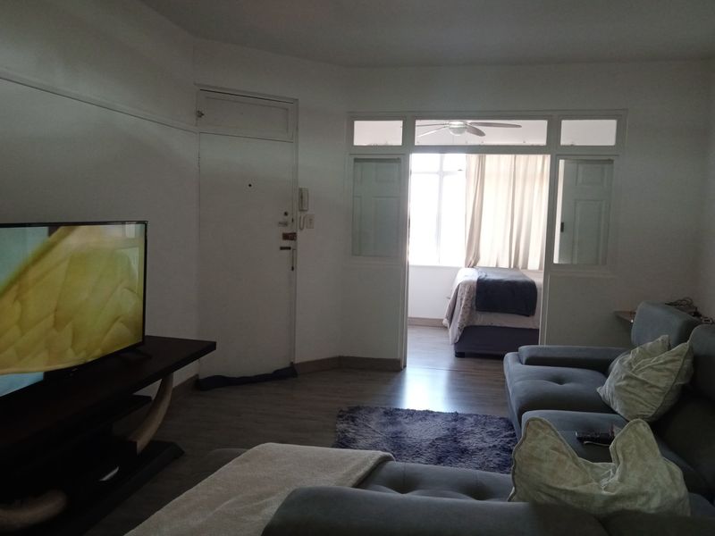Studio Apartment For Sale in Essenwood, Durban, KwaZulu Natal - Photo 1