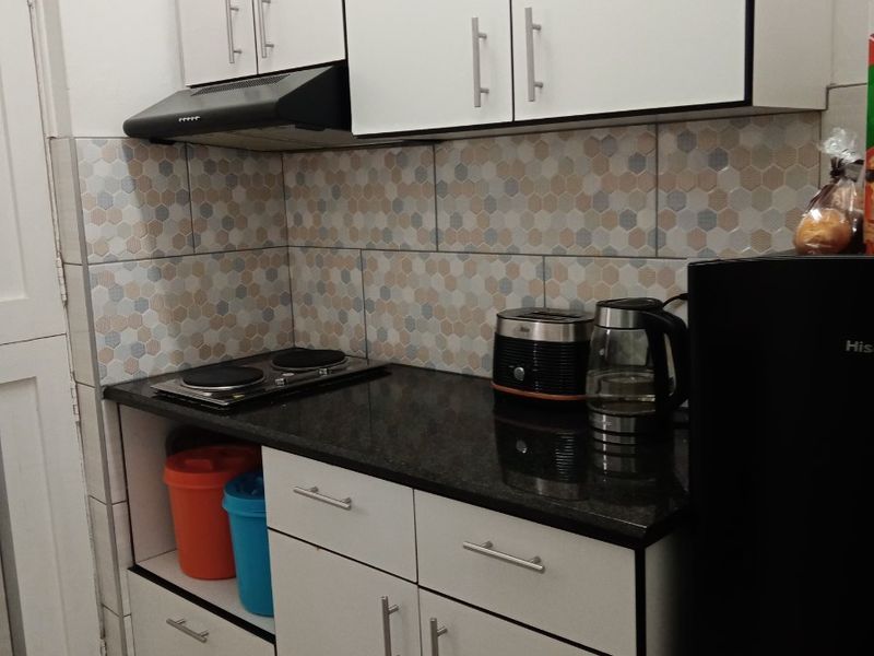 Studio Apartment For Sale in Essenwood, Durban, KwaZulu Natal - Photo 5