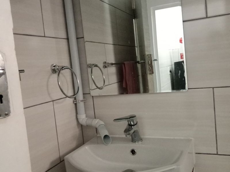 Studio Apartment For Sale in Essenwood, Durban, KwaZulu Natal - Photo 8