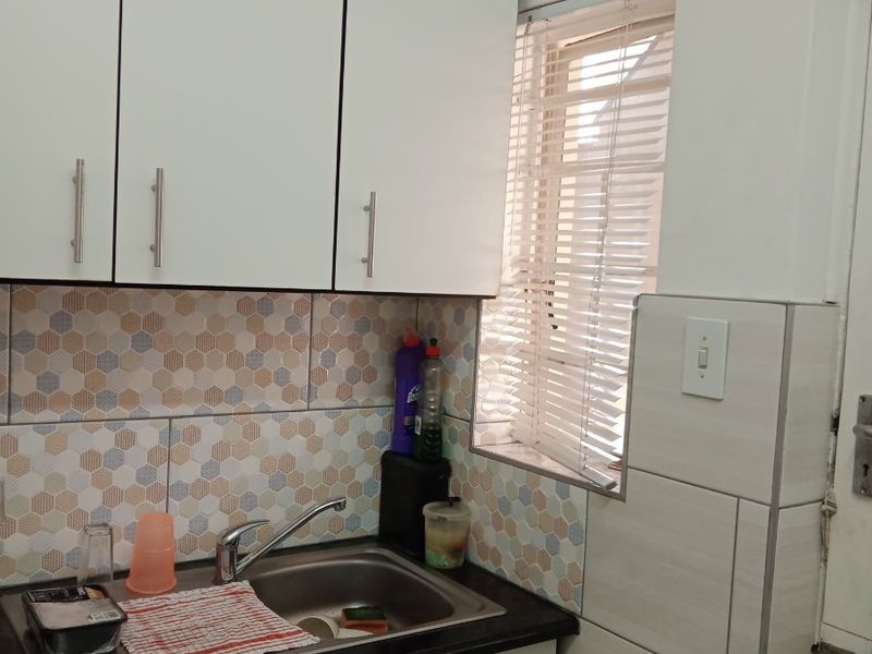 Studio Apartment For Sale in Essenwood, Durban, KwaZulu Natal - Photo 6