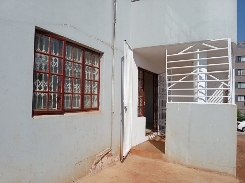 Duplex To Rent in Overport, Durban, KwaZulu Natal - Photo 1