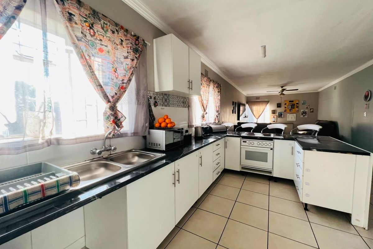 House For Sale in Vanderbijlpark SW 1, Vanderbijlpark SW, Vanderbijlpark - Photo 2