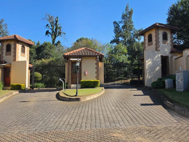 Magnificent Ferncliffe Estate Home . Pool, Entertainment Room and Exquisite Finishes - Photo 2