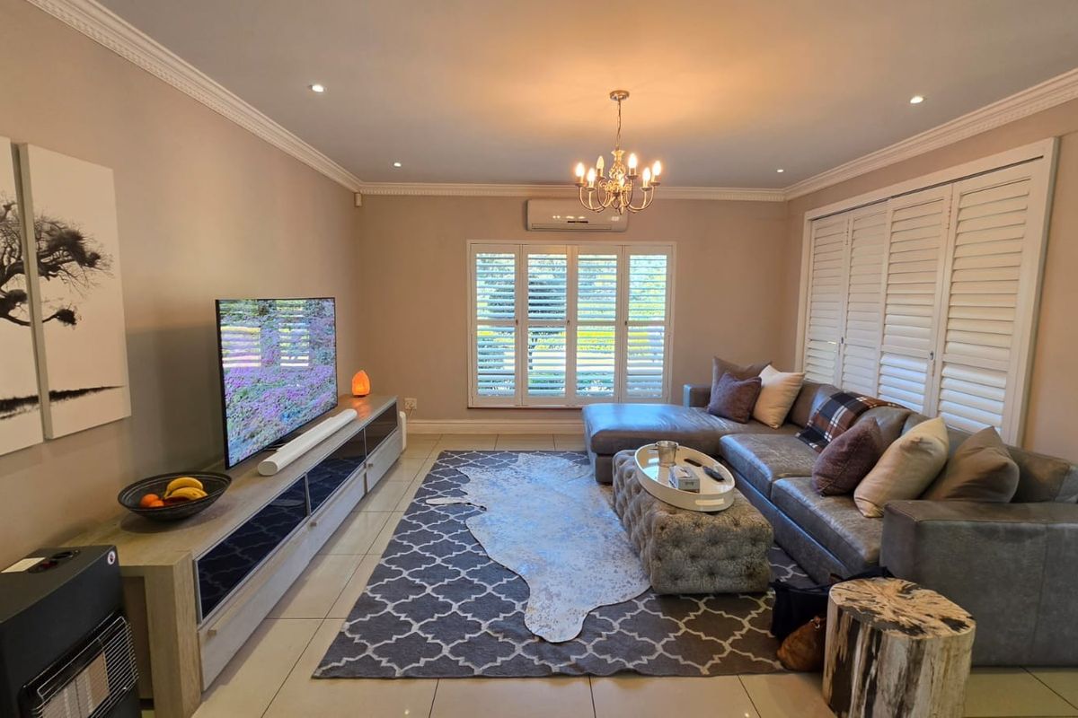Magnificent Ferncliffe Estate Home . Pool, Entertainment Room and Exquisite Finishes - Photo 3