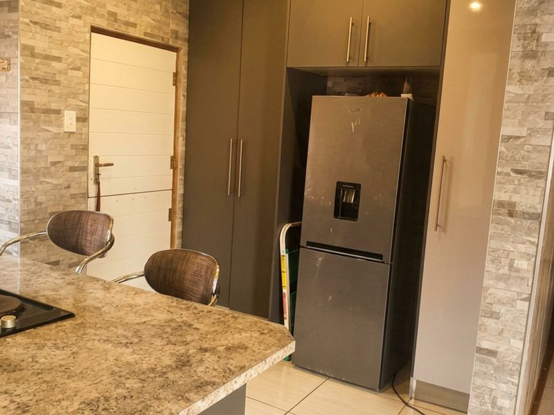 2Bedroom Home with Income Potential in Langaville Ext 3, Tsakane - Photo 2
