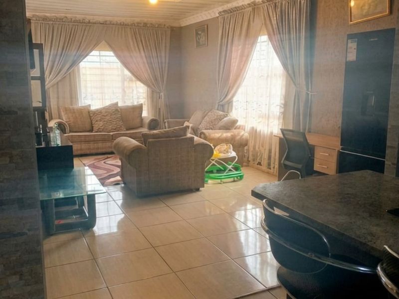 2Bedroom Home with Income Potential in Langaville Ext 3, Tsakane - Photo 4
