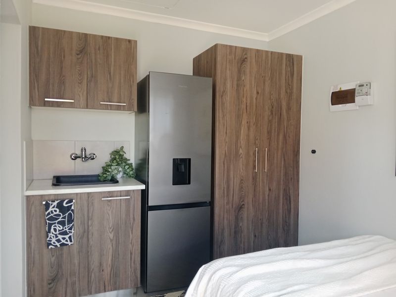 Bachelor Room To Rent in Diamond City Security Estate Near Glenway Estate, Mamelodi - Photo 6
