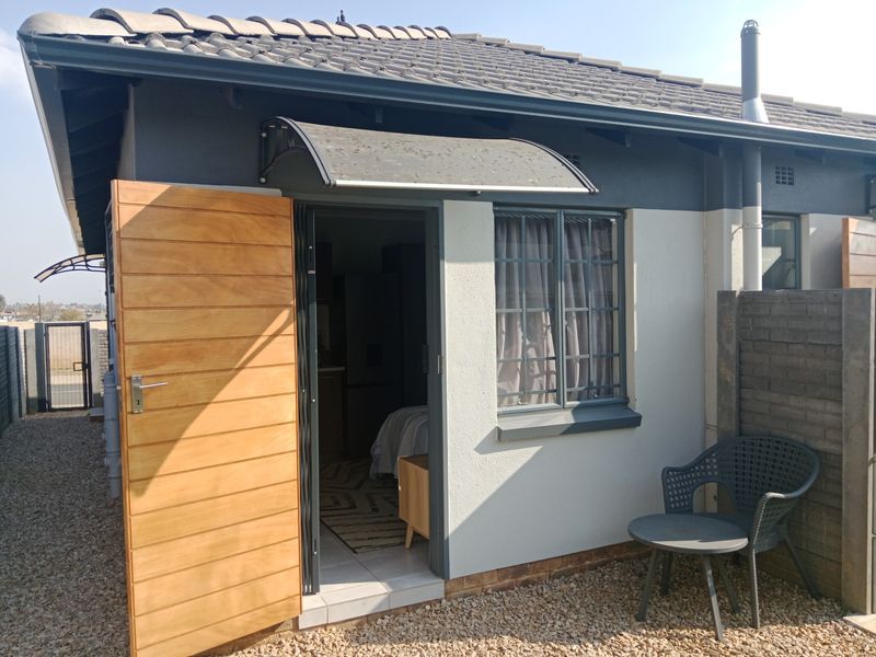 Bachelor Room To Rent in Diamond City Security Estate Near Glenway Estate, Mamelodi - Photo 3