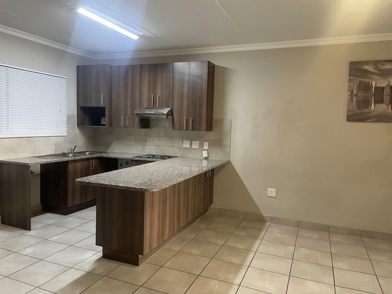 Apartment To Rent in Noordwyk, Midrand - Photo 4