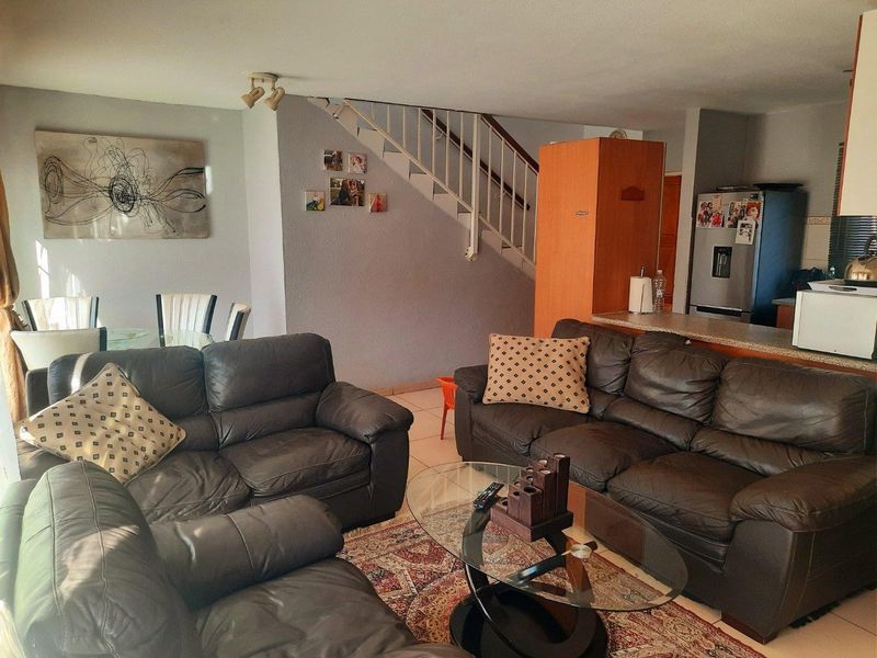 Townhouse For Sale in Wilgeheuwel, Roodepoort - Photo 10